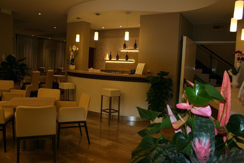Hotel Lalla Beauty & Relax Чезенатіко Екстер'єр фото