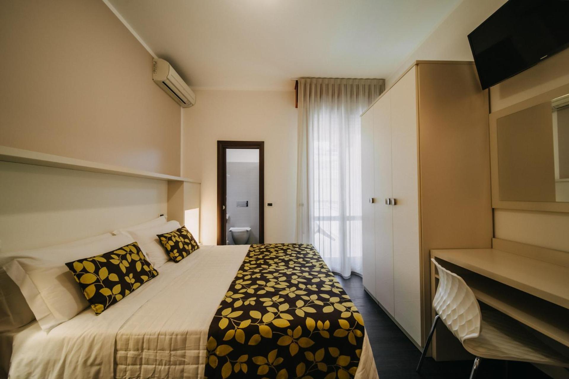 Hotel Lalla Beauty & Relax Чезенатіко Екстер'єр фото