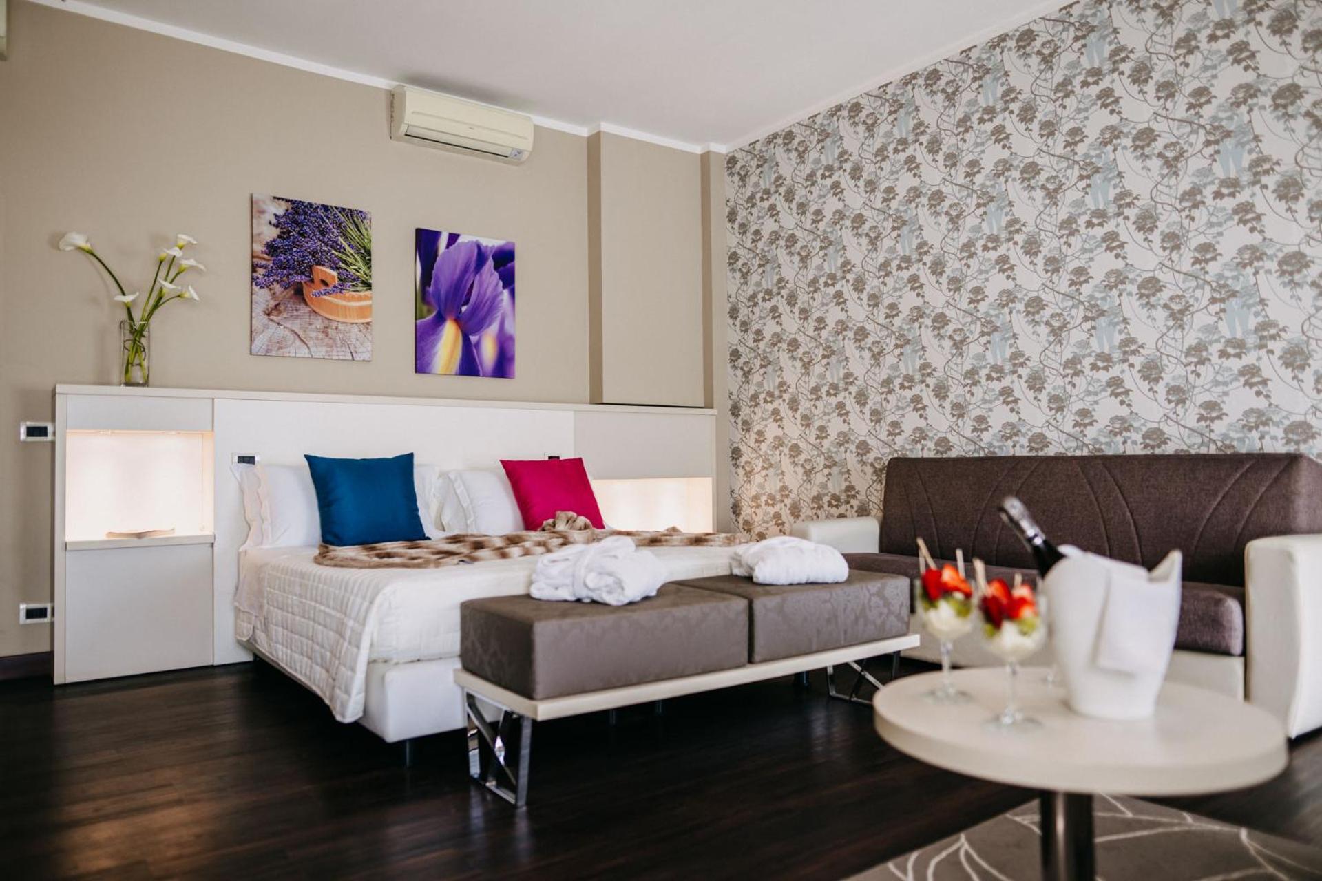 Hotel Lalla Beauty & Relax Чезенатіко Екстер'єр фото