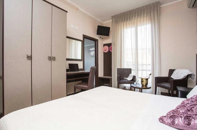 Hotel Lalla Beauty & Relax Чезенатіко Екстер'єр фото